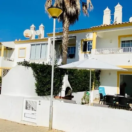 Nice Rose Flat Near Sao Rafael Beach شقة *