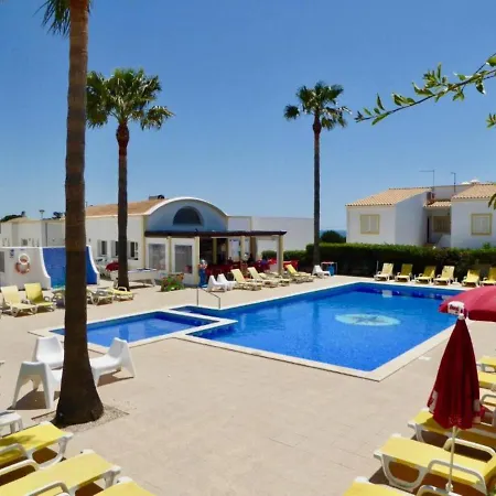 Nice Rose Flat Near Sao Rafael Beach アルブフェイラ