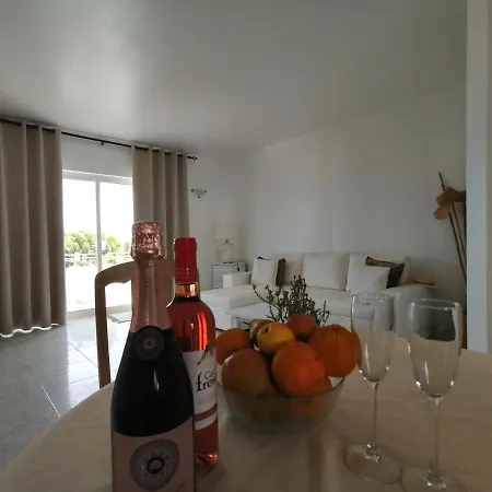 Nice Rose Flat Near Sao Rafael Beach アパート